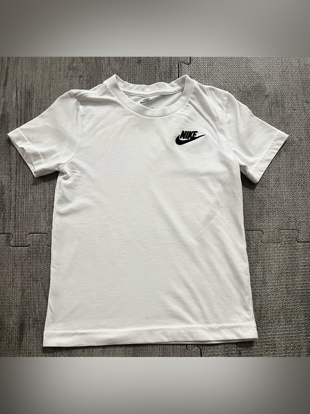 Nike The Nike Tee Boys XS White Logo Crew Neck Short Sleeve Cotton T-Shirt